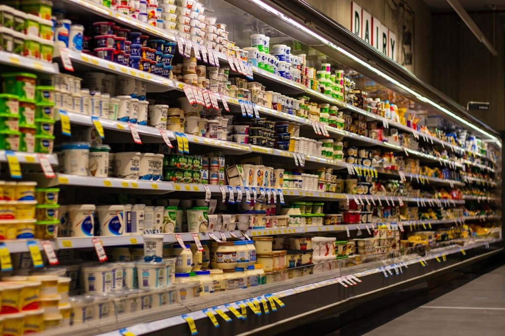 Supermarket - oddělení mléčných výrobků