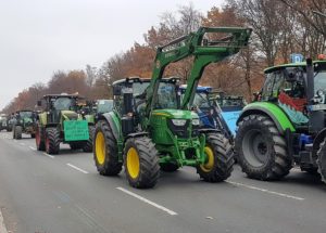 Demostrace zemědělců - traktory