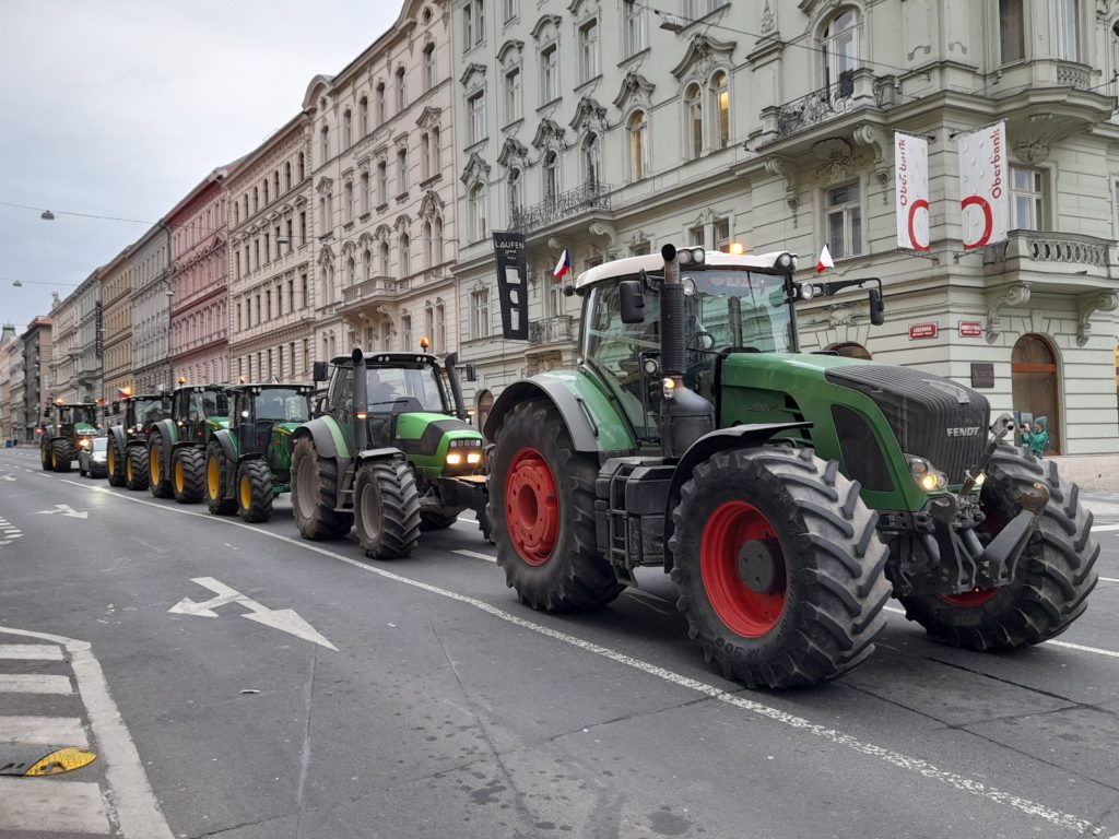 Traktory v centru Prahy - protest zemědělců